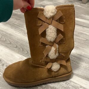 Kookaburra by ugg size 10